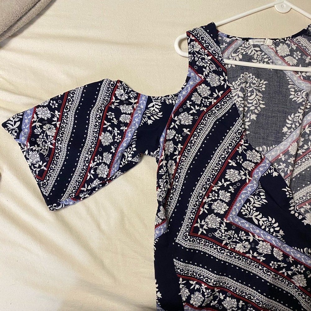 Maurices black, white, and red shawl - Picture 2 of 5
